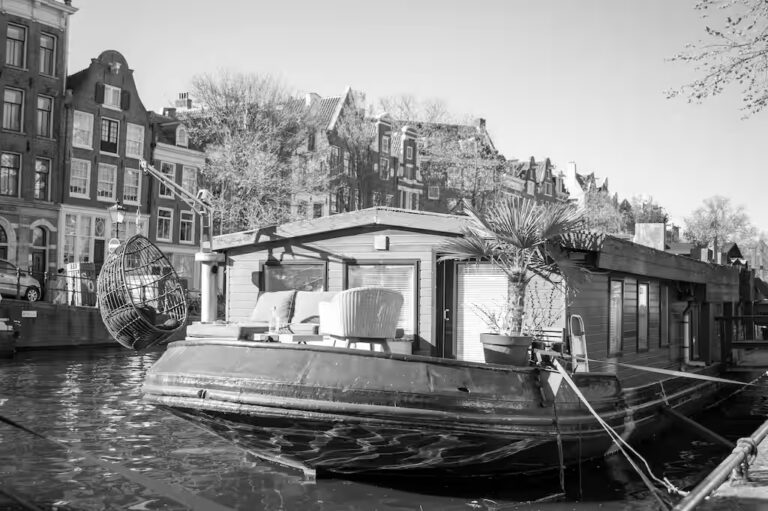 Holenderskie domy na wodzie: Życie na houseboatach