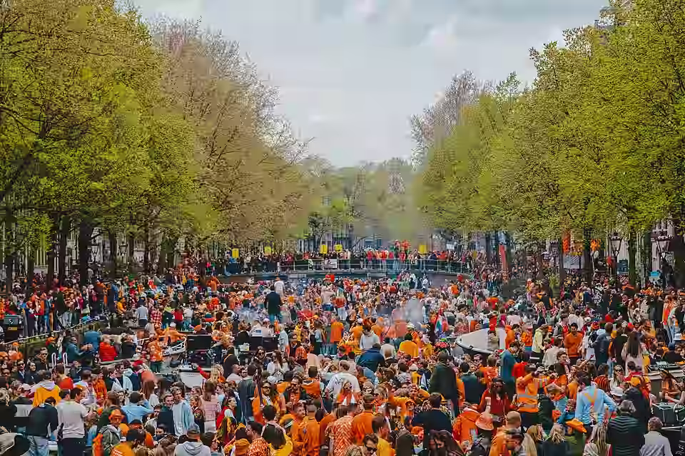 Dzień Króla w Amsterdamie – obchody holenderskiego święta Koningsdag