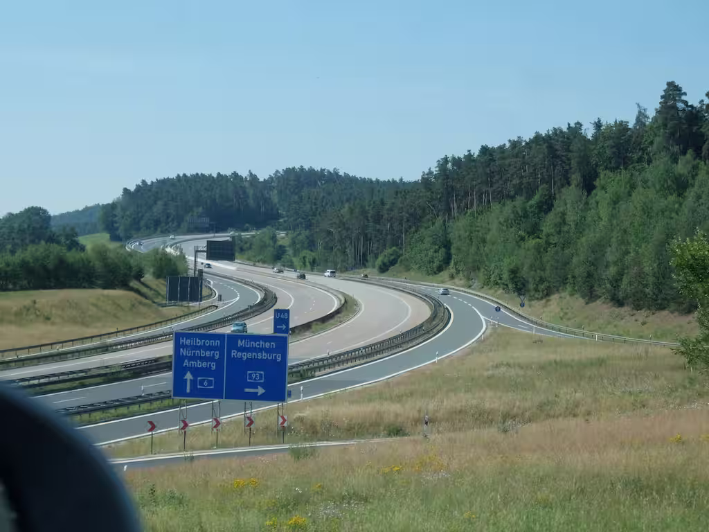 Busy do Niemiec ze Środy Śląskiej – przejazd autostradą w Niemczech